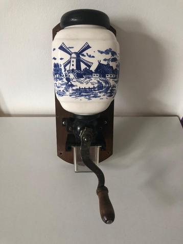 Oude vintage koffiemolen Delft Blauw Holland  beschikbaar voor biedingen