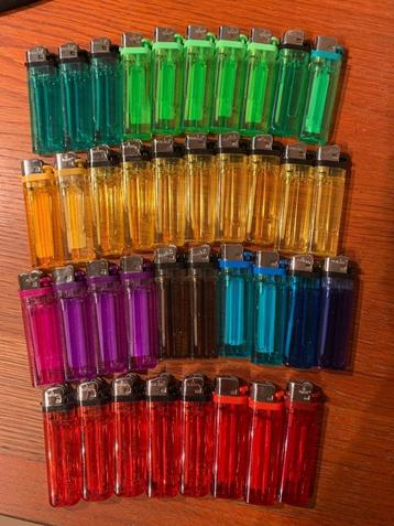 38 aanstekers gevuld diverse kleuren  beschikbaar voor biedingen