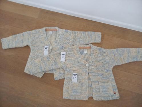 2 mooie gilets /truien Merk Carrément Beau 5 jaar + 6 jaar, Enfants & Bébés, Vêtements enfant | Taille 116, Comme neuf, Fille