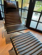 Vitra Eames 124 + Vitra Eames 125 loungechair en voetenbank, Huis en Inrichting, Fauteuils, Ophalen, Zo goed als nieuw