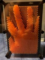 Oranje Pin Art, Ophalen