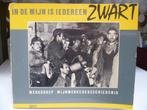 Boek "In de mijn is iedereen Zwart" Werkgroep Mijnwerkersges, Boeken, Ophalen of Verzenden, 20e eeuw of later, Gelezen