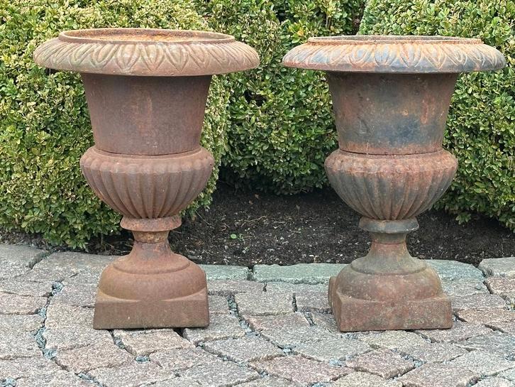 gietijzeren tuinvazen - hoogte 36 cm - 2 identieke, Tuin en Terras, Tuinvazen, Ophalen