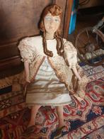 poupée de chiffon antique avec visage en forme de tissu