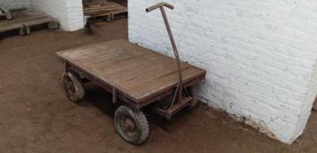Chariot de manutention industriel robuste beschikbaar voor biedingen
