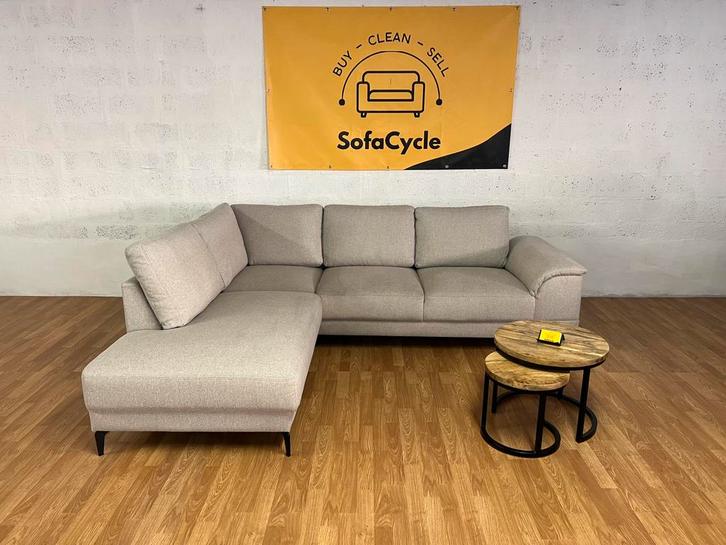 Stijlvolle beige hoekzetel met losse rugkussens – SofaCycle, Huis en Inrichting, Zetels | Voetbanken en poefs, Zo goed als nieuw