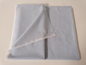 Coupon stof, wit/lichtblauw gestreept, Br. 150 cm x 140 cm