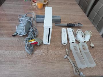 Console Nintendo Wii Blanche + 2 manettes + 2 nunchuk + 7jeu beschikbaar voor biedingen