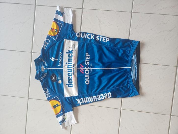 Maillot cycliste signé Julian Alaphilippe, Vélos & Vélomoteurs, Accessoires vélo | Vêtements de cyclisme, Comme neuf, Enlèvement ou Envoi