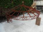 Roestig gepatineerd smeedijzeren baldakijn met halve maan, Tuin en Terras, Ophalen, Nieuw