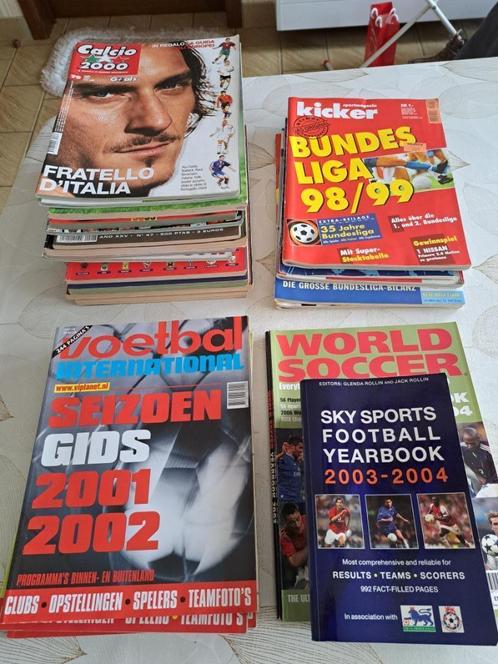 Voetbalmagazines (boeken) - 24 stuks - zie details, Boeken, Sportboeken, Gelezen, Balsport, Ophalen