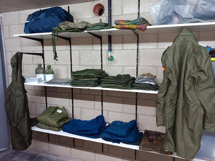 Lot complet de l'armée belge (années 1980), Collections, Objets militaires | Général, Enlèvement