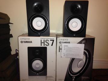 2 moniteurs de studio Yamaha HS7 + supports à vendre comme n, Autres marques, Enlèvement ou Envoi, Comme neuf, Autres types