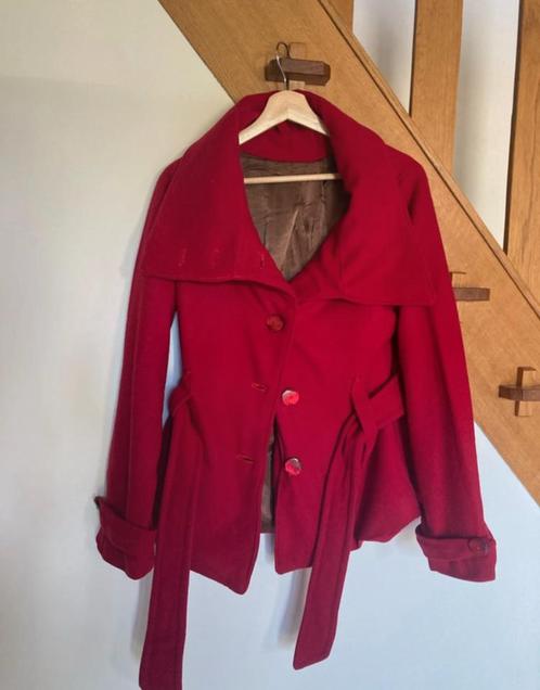 Korte warmrode mantel zelfgemaakt maat S -M, Kleding | Dames, Jassen | Winter, Zo goed als nieuw, Maat 36 (S), Ophalen of Verzenden