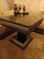 Salon tafel, Enlèvement