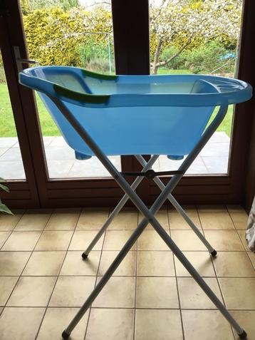 Bain bébé + pied pliable. Très bon état  beschikbaar voor biedingen