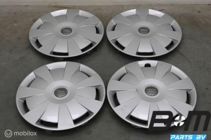 Set 16 inch originele wieldoppen Audi A3 8V 8V0601474D, Auto-onderdelen, Banden en Velgen, Band(en), Gebruikt