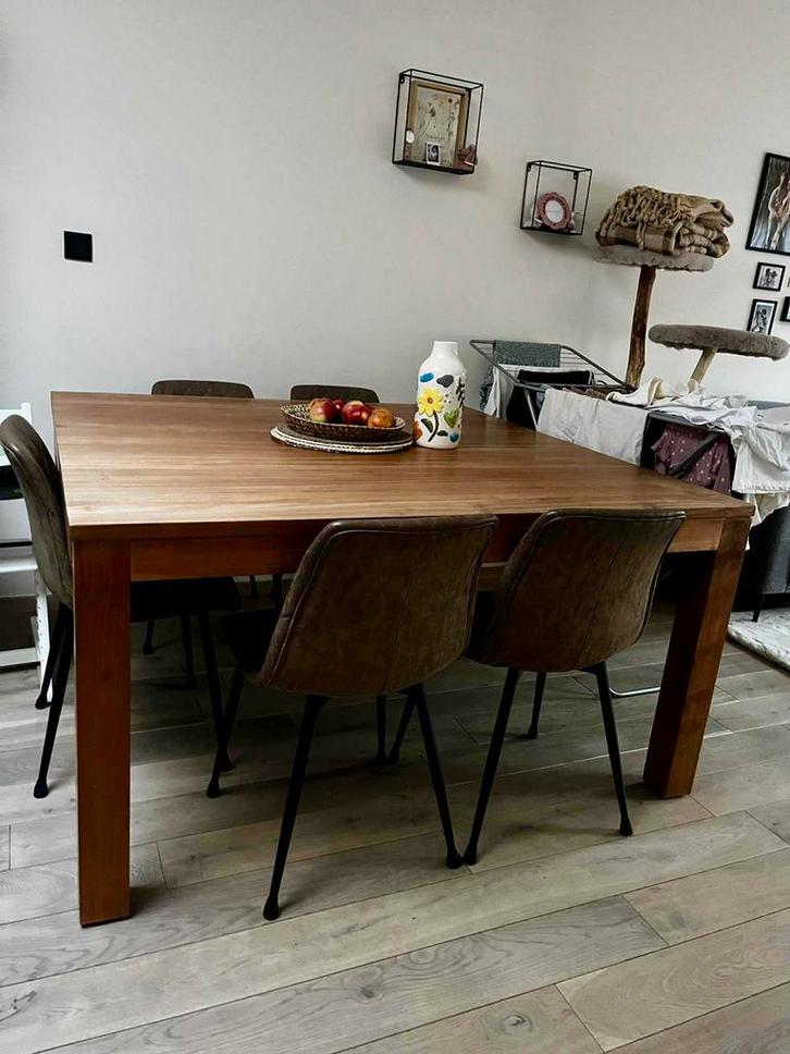 Stevige houten eettafel – 150x150 (kan gedemonteerd worden), Huis en Inrichting, Tafels | Eettafels, Gebruikt, 150 tot 200 cm