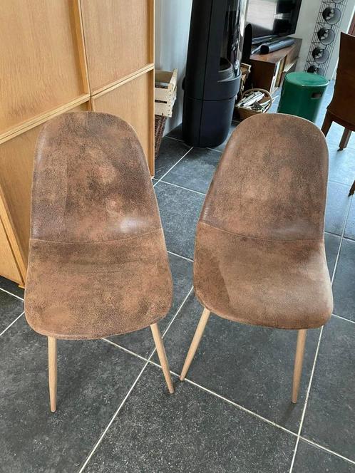 2 Clyde stoelen in Scandinavische stijl in oudbruin microsuè, Huis en Inrichting, Stoelen, Zo goed als nieuw, Twee, Hout, Kunststof