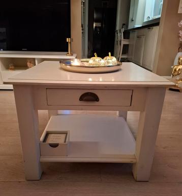 Landelijke salontafel  beschikbaar voor biedingen