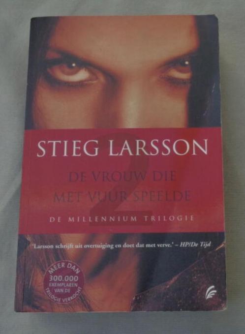 STIEG LARSSON Millennium Trilogy 2 La femme qui parle avec l, Livres, Thrillers, Utilisé, Enlèvement ou Envoi