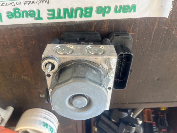 ABS Pomp van een Renault Clio, Auto-onderdelen, Elektronica en Kabels, Renault, Gebruikt, 3 maanden garantie