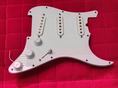 Stratocaster Loaded Pickguard, Muziek en Instrumenten, Instrumenten | Onderdelen, Zo goed als nieuw, Elektrische gitaar, Ophalen