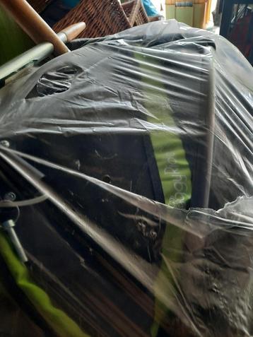 Honden buggy beschikbaar voor biedingen