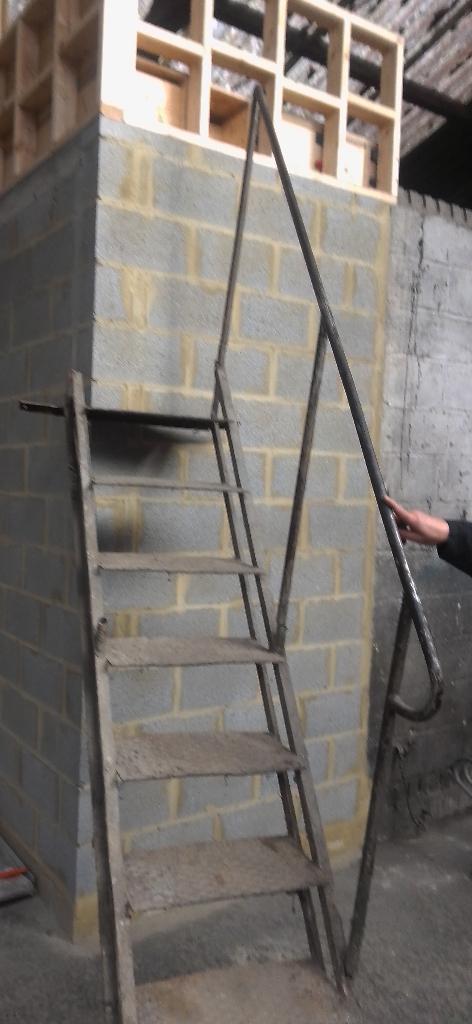 ANCIEN ESCALIER METALLIQUE, Antiek en Kunst, Curiosa en Brocante, Ophalen