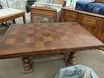 kasteeltafel met stoelen, Ophalen