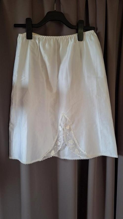 Dames onderrok kort wit 58 cm maat 38 - 40 Smal, Kleding | Dames, Ondergoed en Lingerie, Slip, Wit, Ophalen of Verzenden