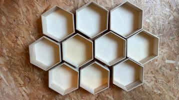 Houten zeshoekige plankdozen - 30x26x10 beschikbaar voor biedingen