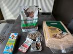 Konijnenvoer, strooisel en sticks.Ook kot te koop voor €50., Dieren en Toebehoren, Ophalen