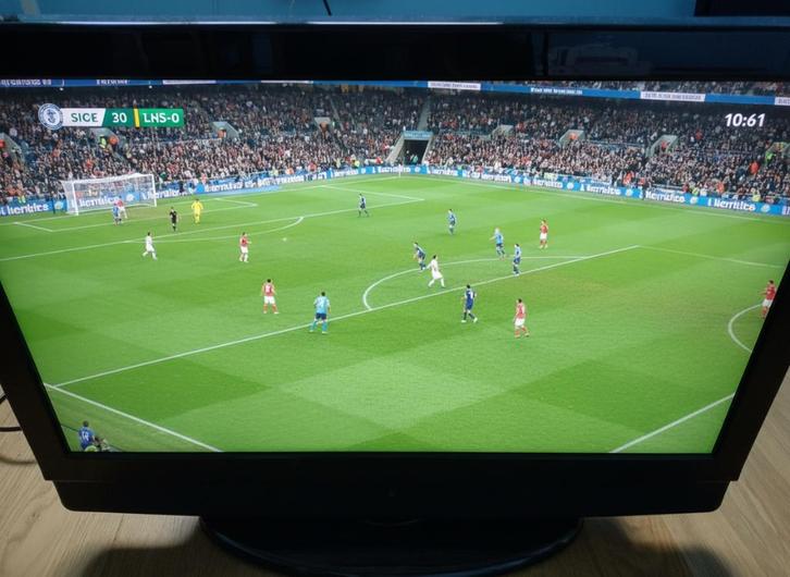 26" HDMI VGA SCART-tv van 6 cm:, Huis en Inrichting, Keuken | Potten en Pannen, Gebruikt, Ophalen