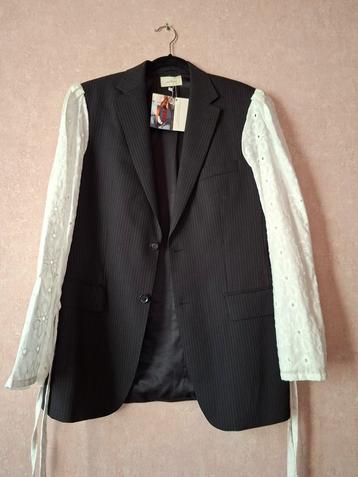 Unieke Atelier House of Useless Blazer met Broderie Mouwen - beschikbaar voor biedingen