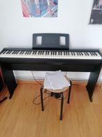 Piano Roland FP-10 + base, Muziek en Instrumenten, Ophalen, Zwart, Digitaal, Zo goed als nieuw