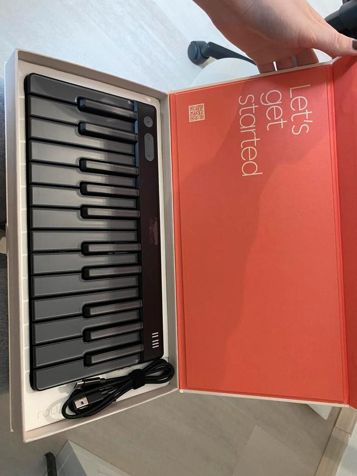 Roli piano M, Muziek en Instrumenten, Piano's, Nieuw, Piano, Wit, Digitaal, Ophalen