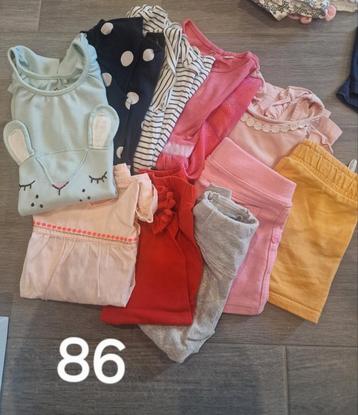 Meisjes kleren beschikbaar voor biedingen