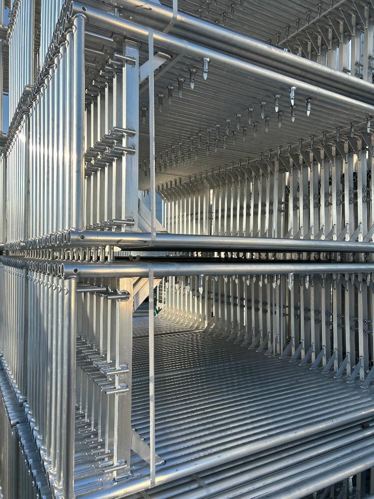 Alu Gevelsteiger | 800 m² | Plettac, Doe-het-zelf en Bouw, Steigers, Nieuw, Gevelsteiger, 5 meter of hoger, Verzenden