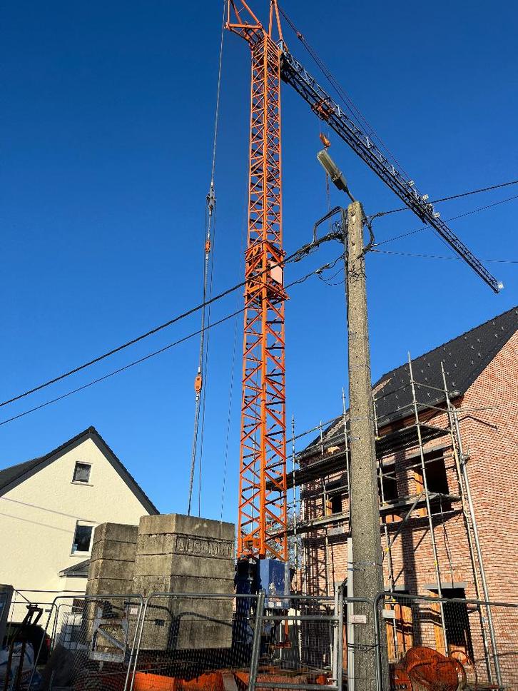 Arcomet T25A te koop met hijsvermogen van 1000kg op 25m, Articles professionnels, Machines & Construction | Grues & Excavatrices