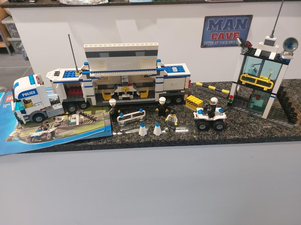 Lego politie vrachtwagen, Ophalen of Verzenden, Zo goed als nieuw, Complete set, Lego