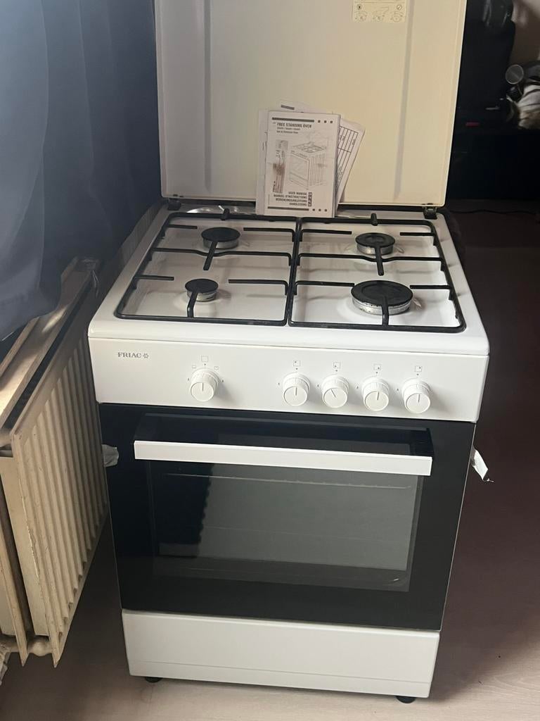 Gasvuur met oven, Ophalen, Zo goed als nieuw