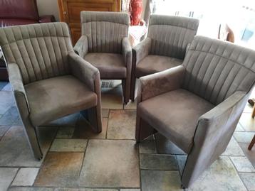 Chaises à roulettes beschikbaar voor biedingen