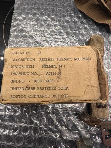 Rare Boite carton united carr pour pieces de casque us ww2 disponible aux enchères