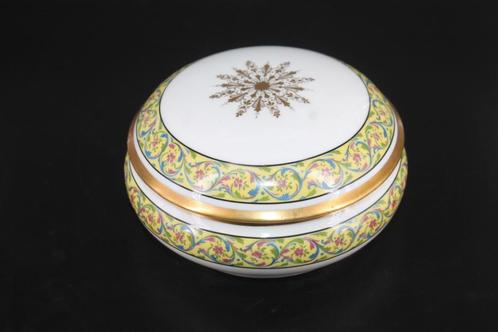 Bonbonnière Limoges en porcelaine, Antiquités & Art, Antiquités | Porcelaine, Enlèvement ou Envoi