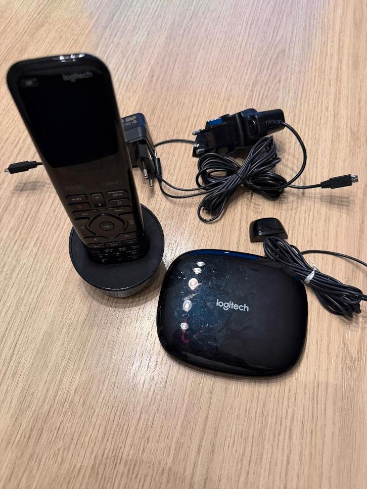 Logitech Harmony Elite, TV, Hi-fi & Vidéo, Télécommandes, Comme neuf, Universel, TV, Avec écran, Enlèvement