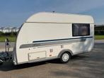Adria caravan met grote voortent mtm 1100kg, Caravans en Kamperen, Vast bed, Koelkast, Particulier, Adria