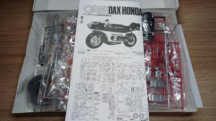 [1/8] Bluetank TK-9602/TK-9607 - Cafe Dax Honda, Hobby en Vrije tijd, Modelbouw | Auto's en Voertuigen, Zo goed als nieuw, Overige typen