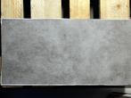 Zelfklevende PVC tegel verlegen beton 61x30,5, Doe-het-zelf en Bouw, Tegels, Overige materialen, 20 tot 40 cm, 60 cm of meer, Zo goed als nieuw