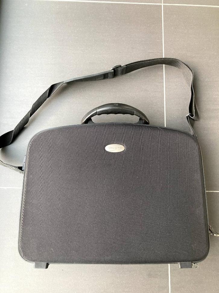 Stevige handige laptoptas Dicota met afneembare draagriem!, Informatique & Logiciels, Sacoches d'ordinateur portable, Utilisé